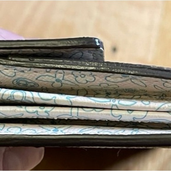 Louis Vuitton Wallet - Picture 4 of 6